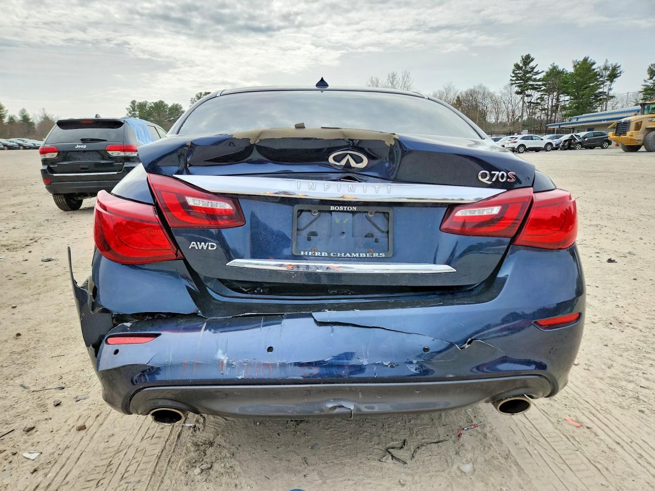 INFINITI Q70 3.7