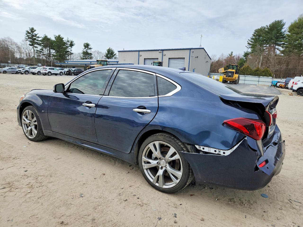 INFINITI Q70 3.7