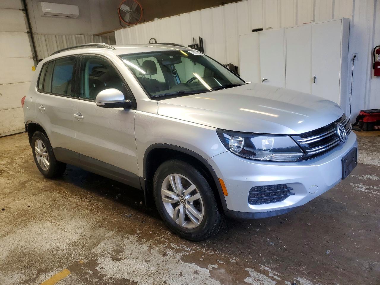 Volkswagen Tiguan S