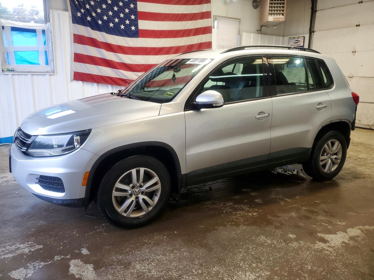 Salvage Volkswagen Tiguan Image