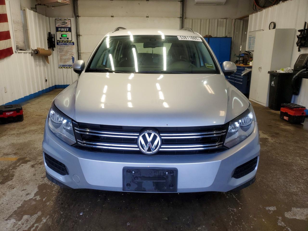 Volkswagen Tiguan S
