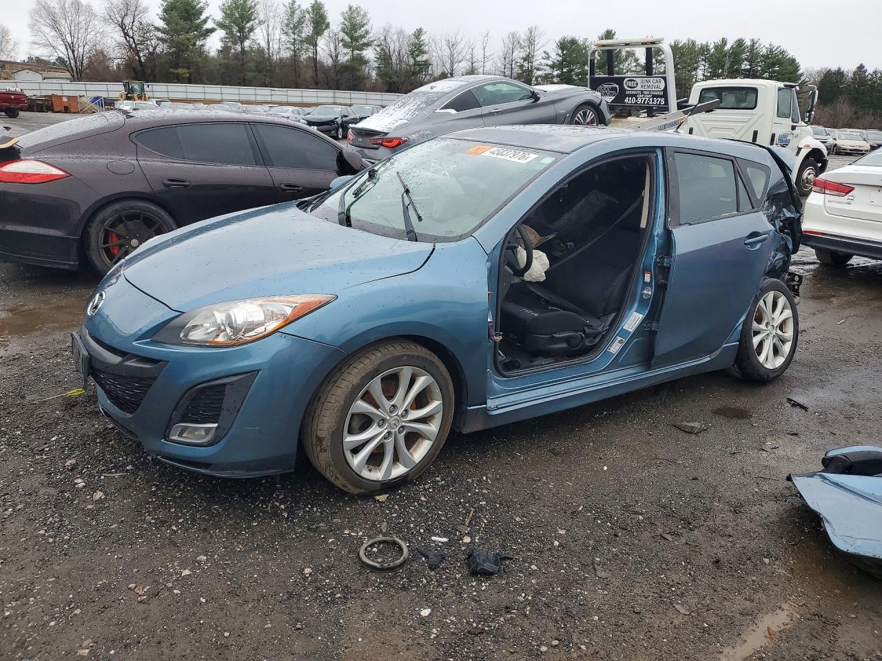 Salvage Mazda Mazda3 Image