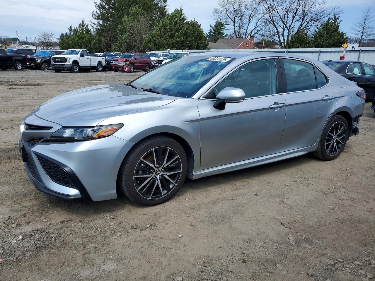Salvage Toyota Camry Image