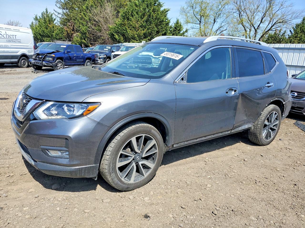 Salvage Nissan Rogue Image