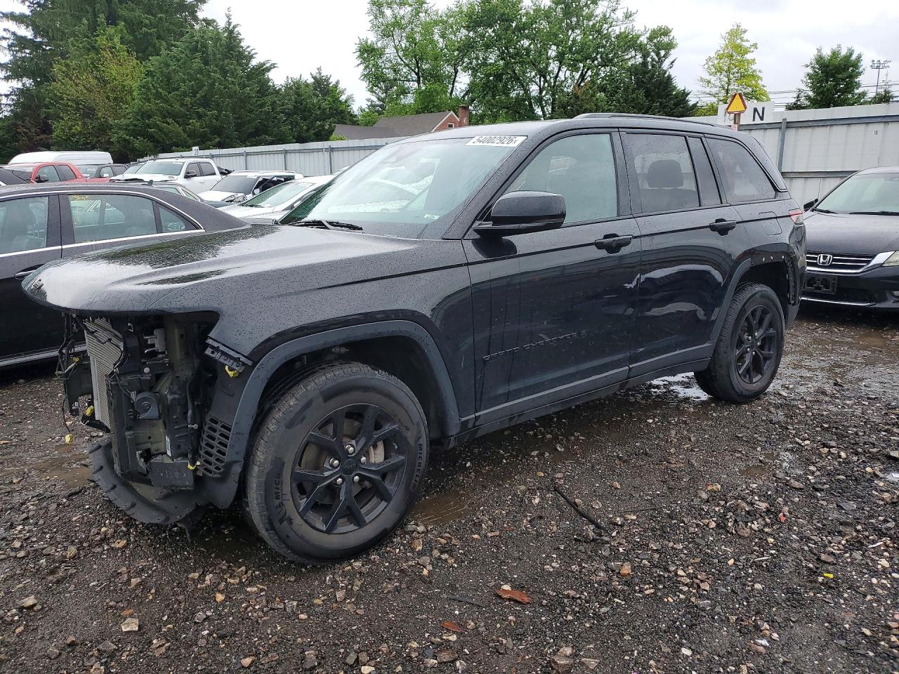 Salvage Jeep Cherokee Image