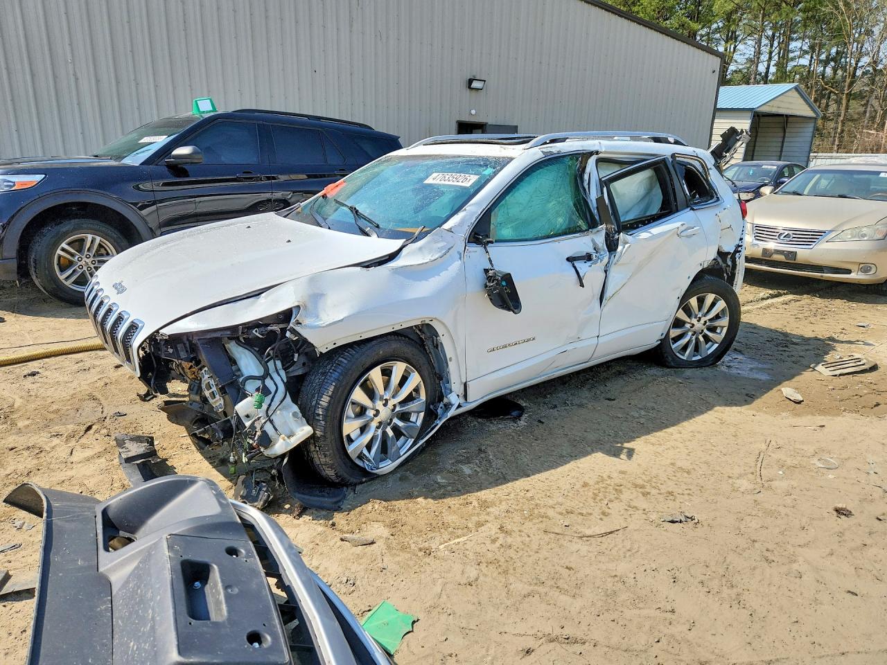 Salvage Jeep Cherokee Image