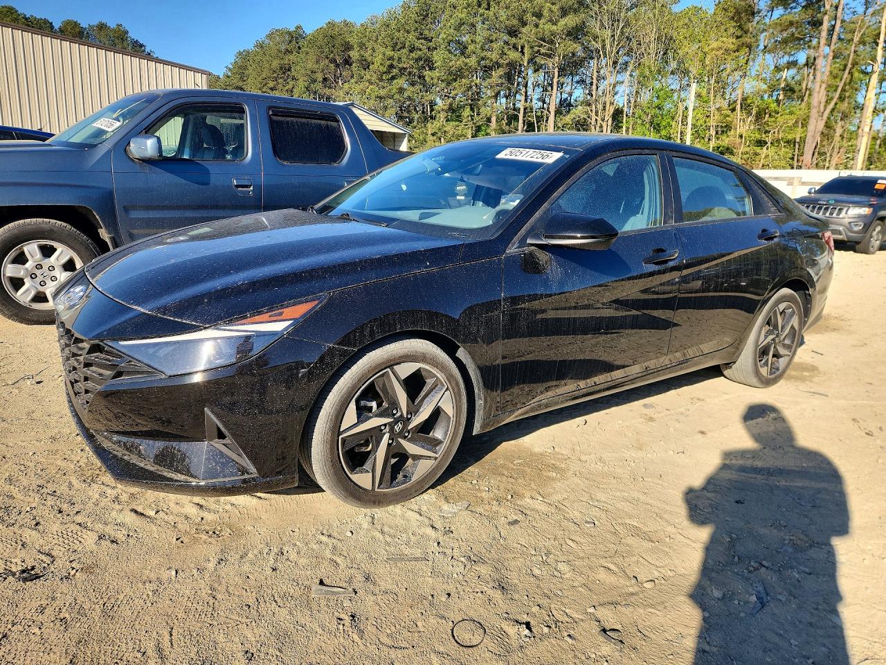 Salvage Hyundai ELANTRA Image