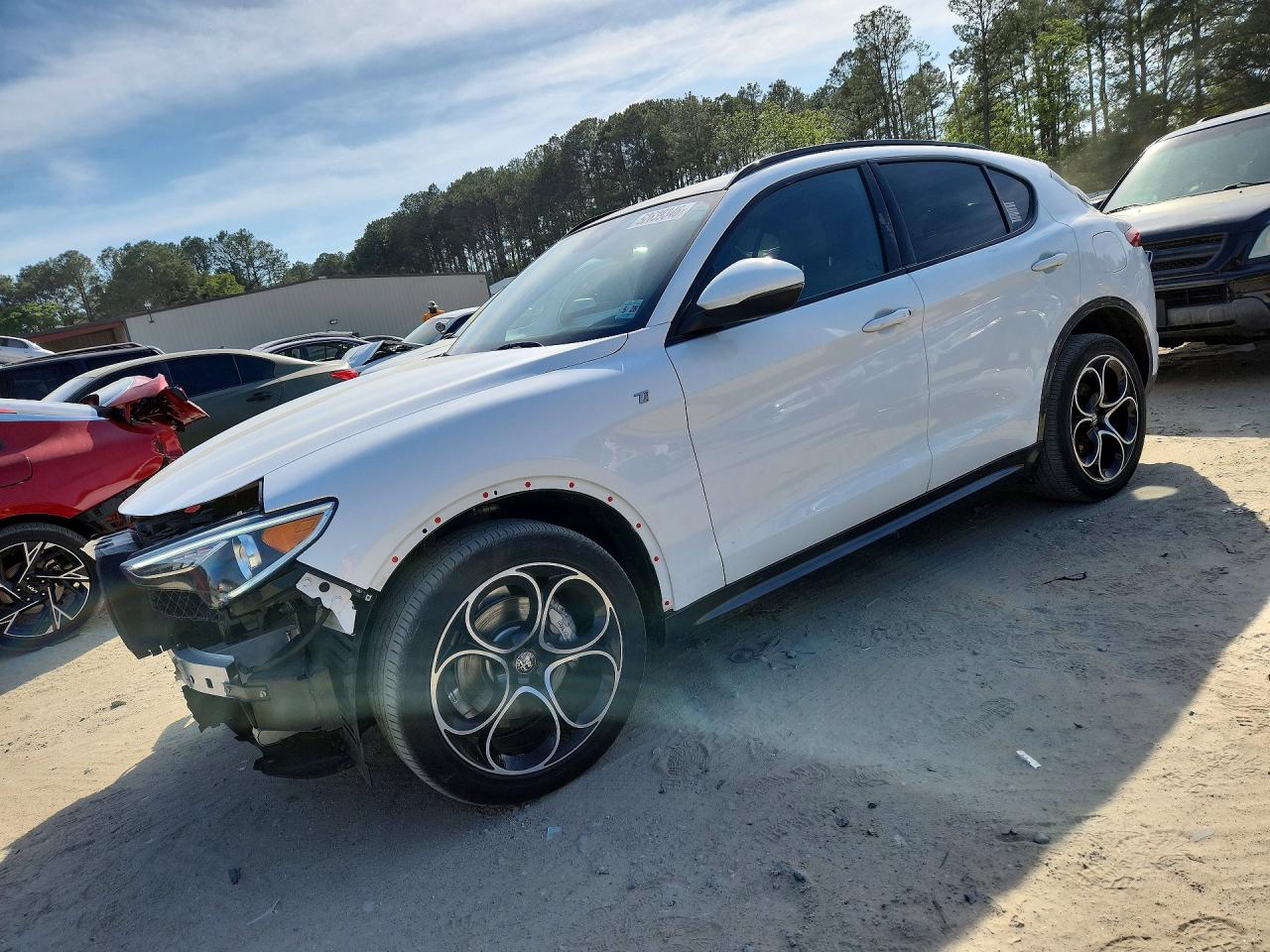 Salvage Alfa Romeo Stelvio Image
