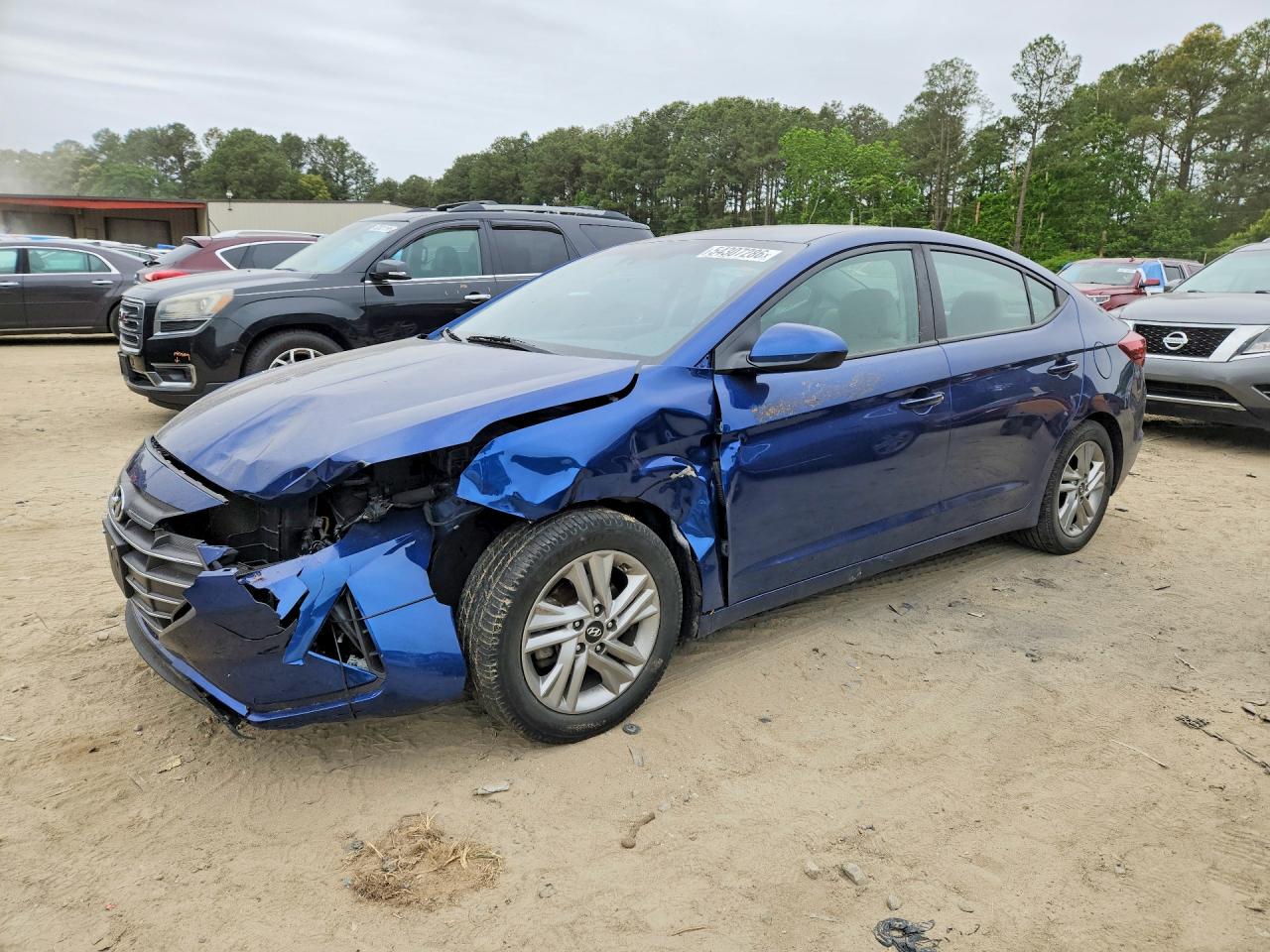 Salvage Hyundai ELANTRA Image