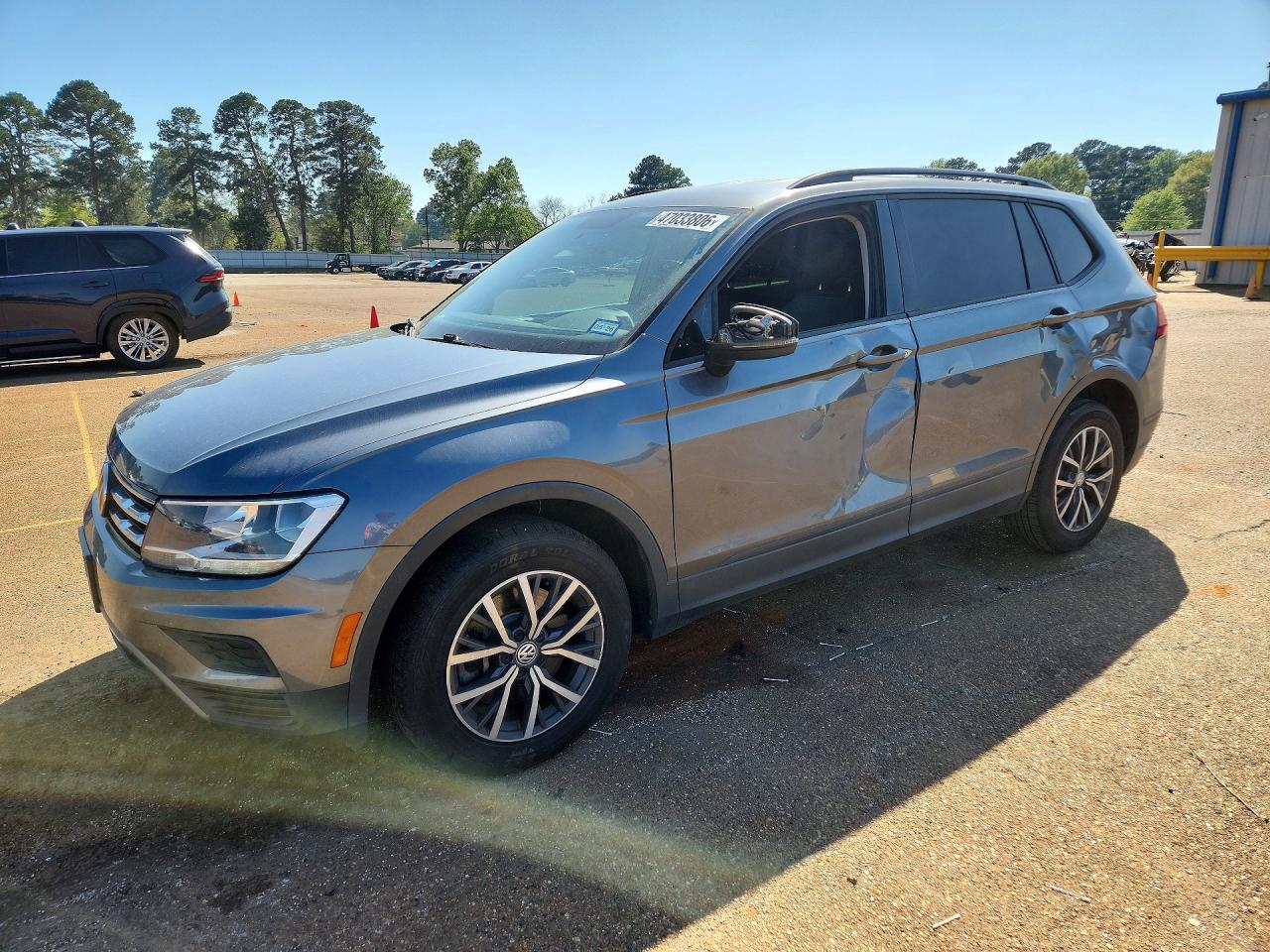 Salvage Volkswagen Tiguan Image