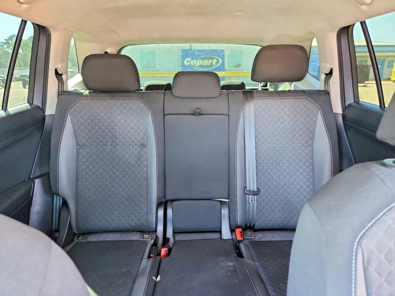 Volkswagen Tiguan S