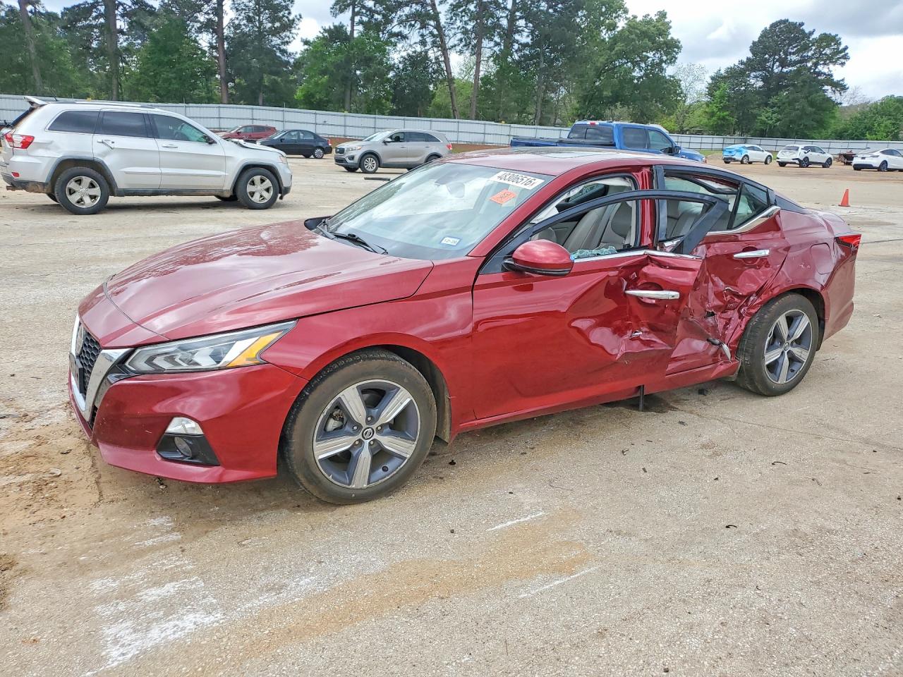 Salvage Nissan Altima Image