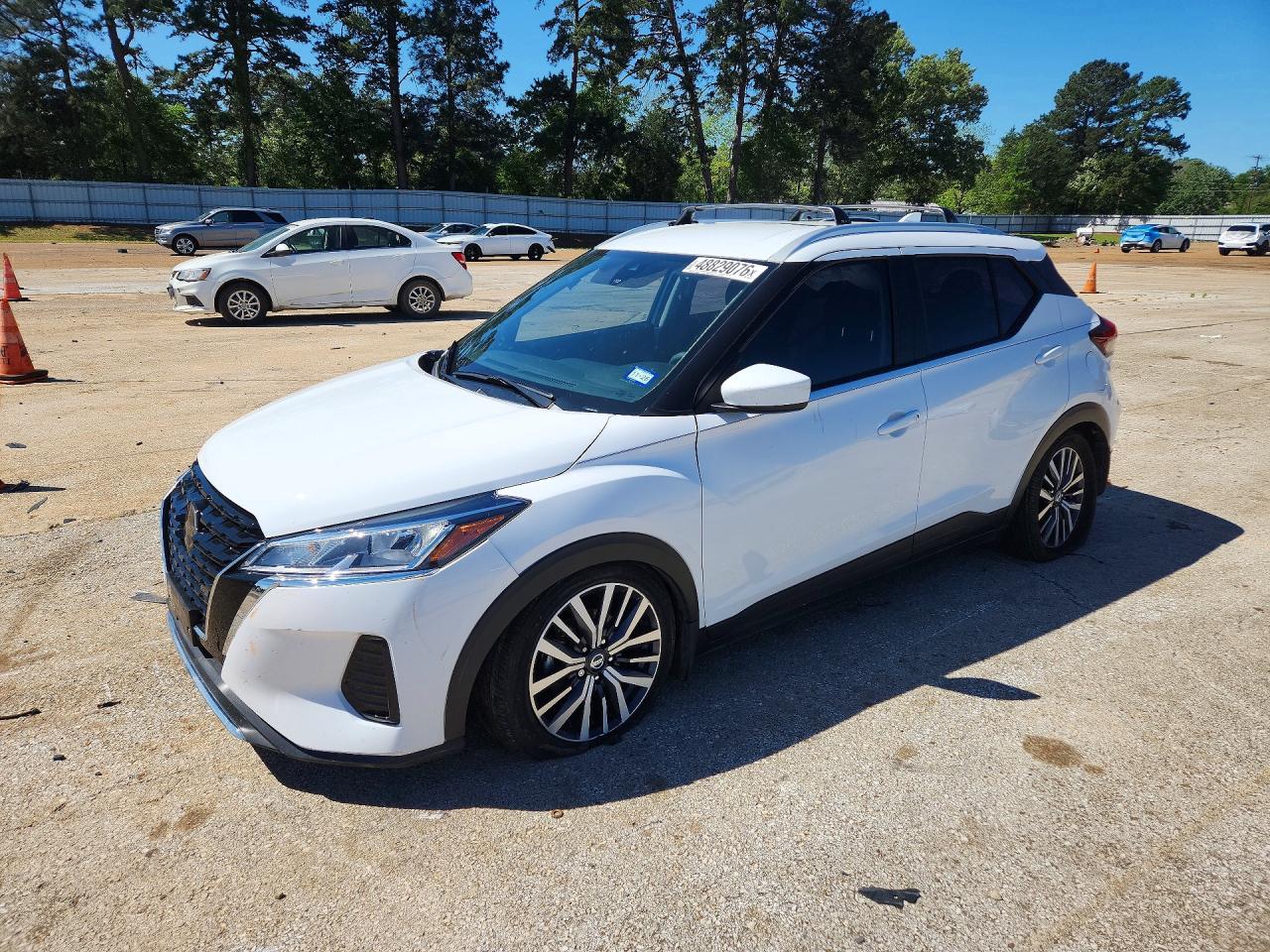 Salvage Nissan Kicks Image