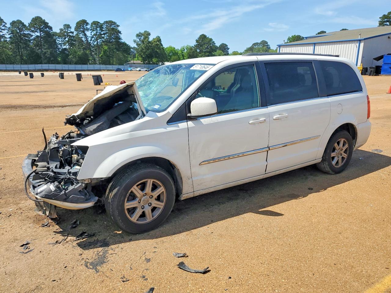Salvage Chrysler Minivan Image
