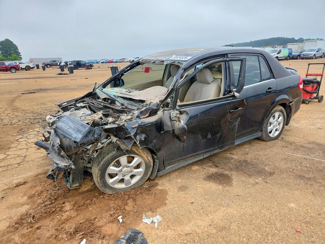Salvage Nissan Versa Image