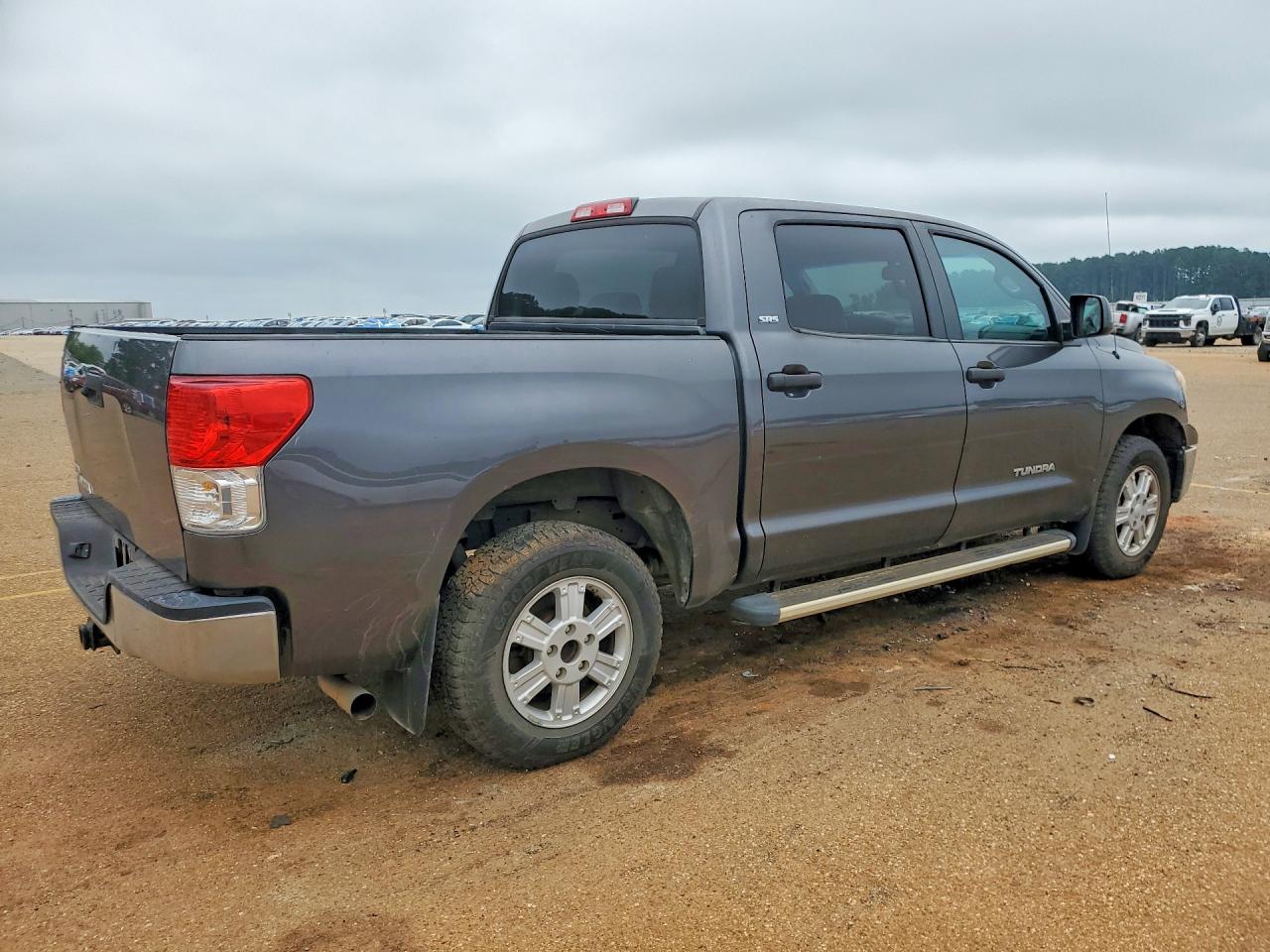 Toyota Tundra Crewmax Sr5