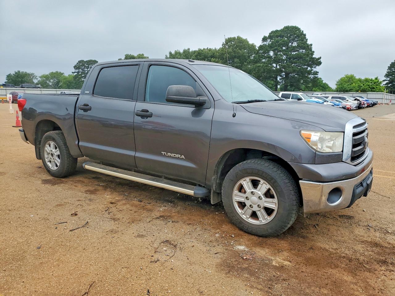 Toyota Tundra Crewmax Sr5