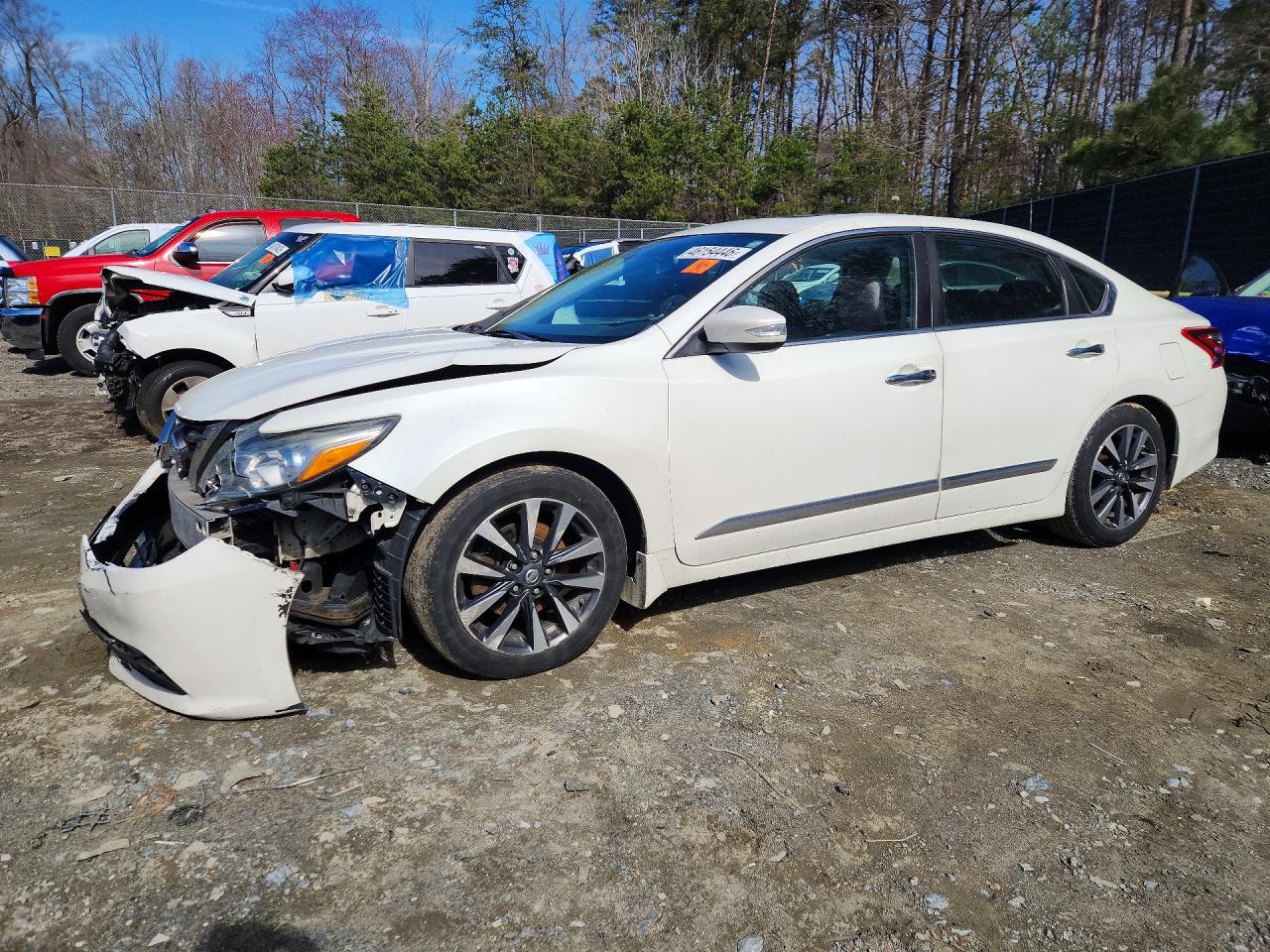 Salvage Nissan Altima Image