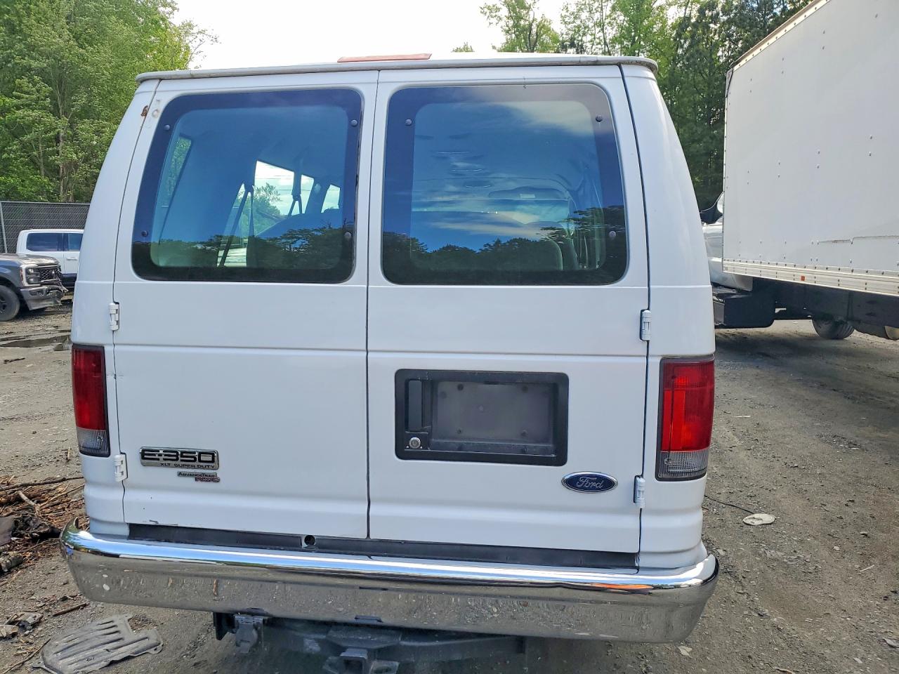 Ford Econoline E350 Super Duty Wagon