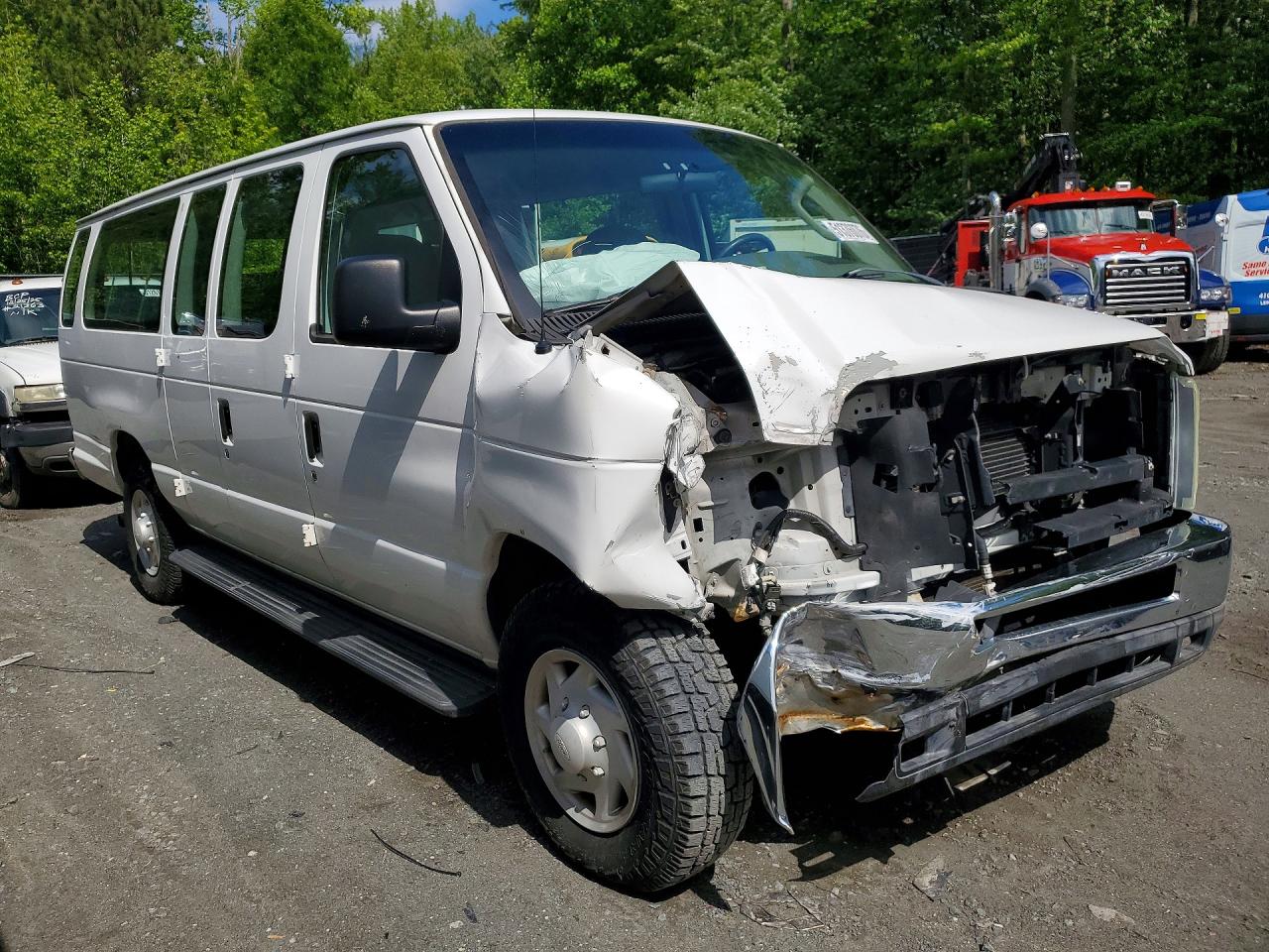 Ford Econoline E350 Super Duty Wagon