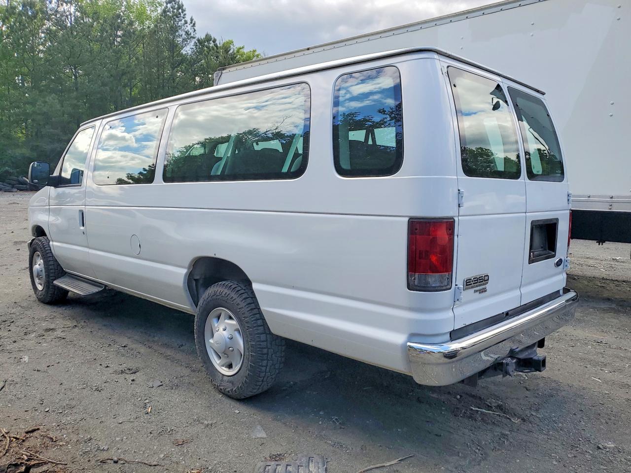 Ford Econoline E350 Super Duty Wagon