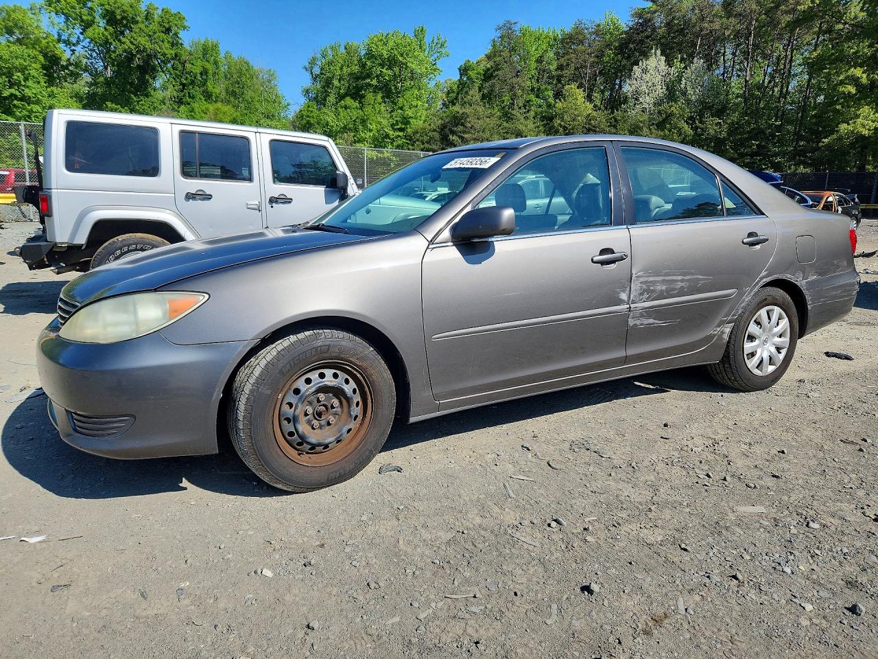 Salvage Toyota Camry Image