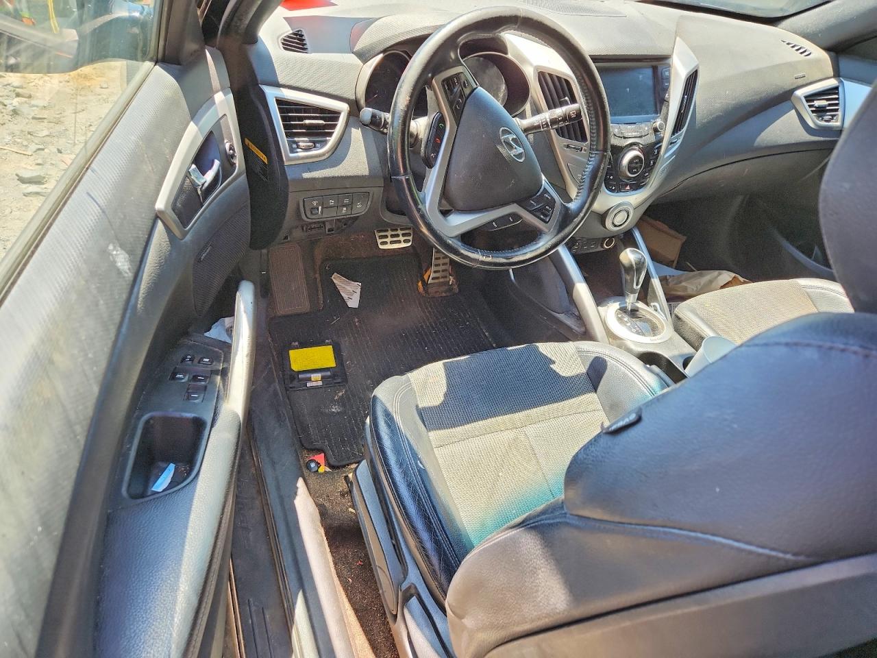 Hyundai VELOSTER Base