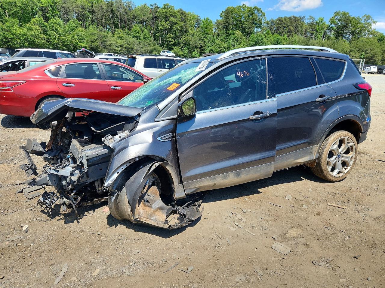 Salvage Ford Escape Image