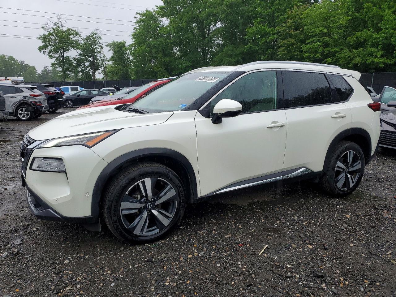Salvage Nissan Rogue Image