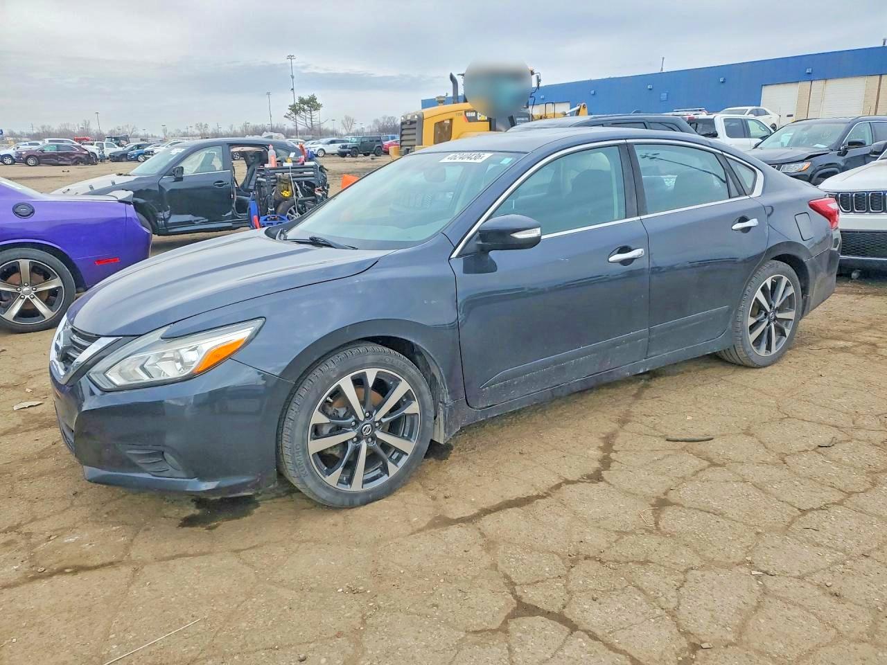 Salvage Nissan Altima Image