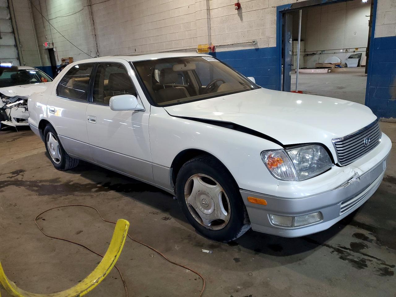 Lexus LS 400