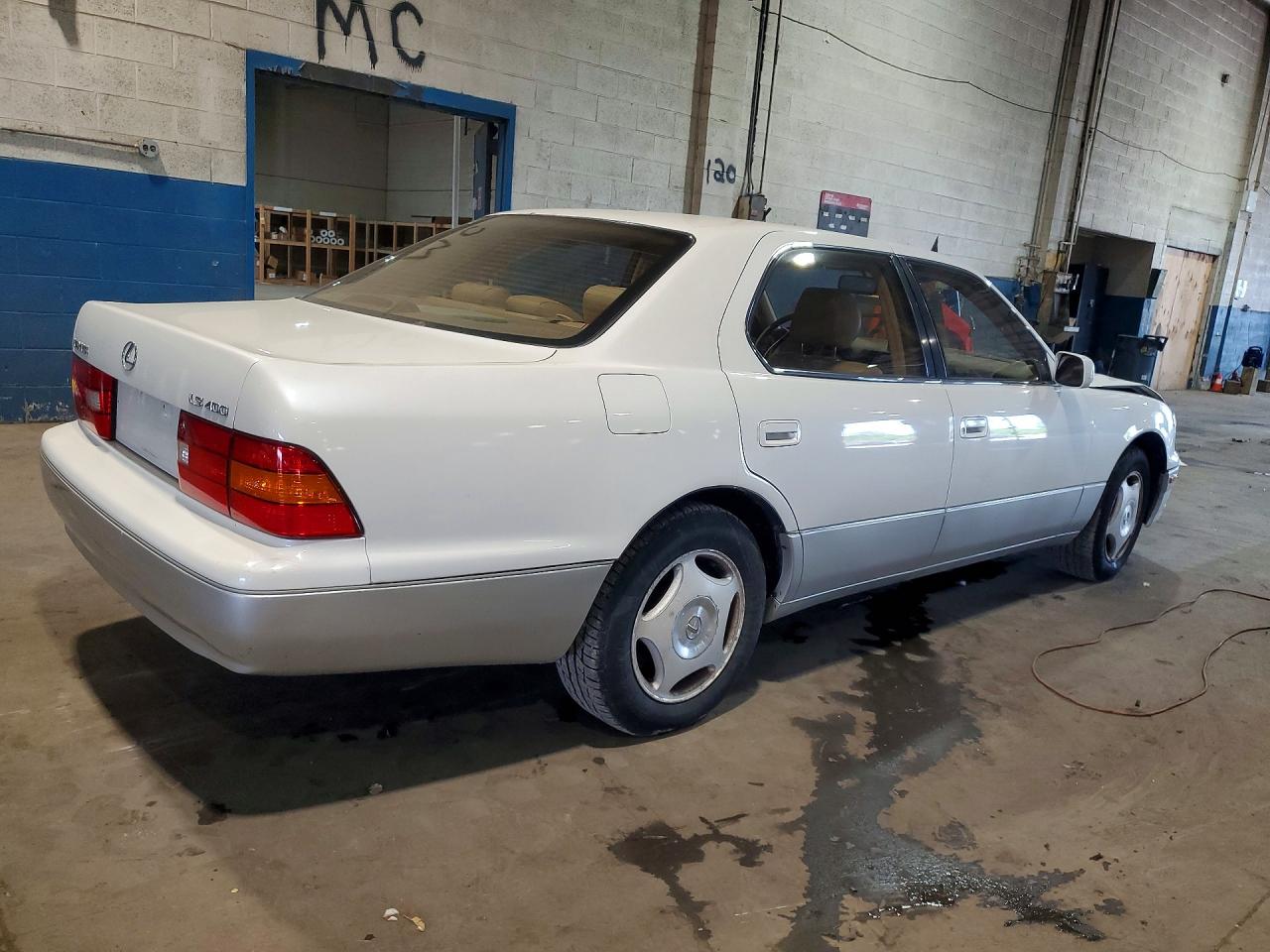 Lexus LS 400