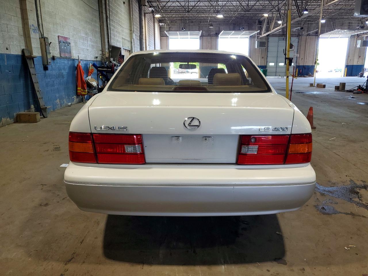 Lexus LS 400