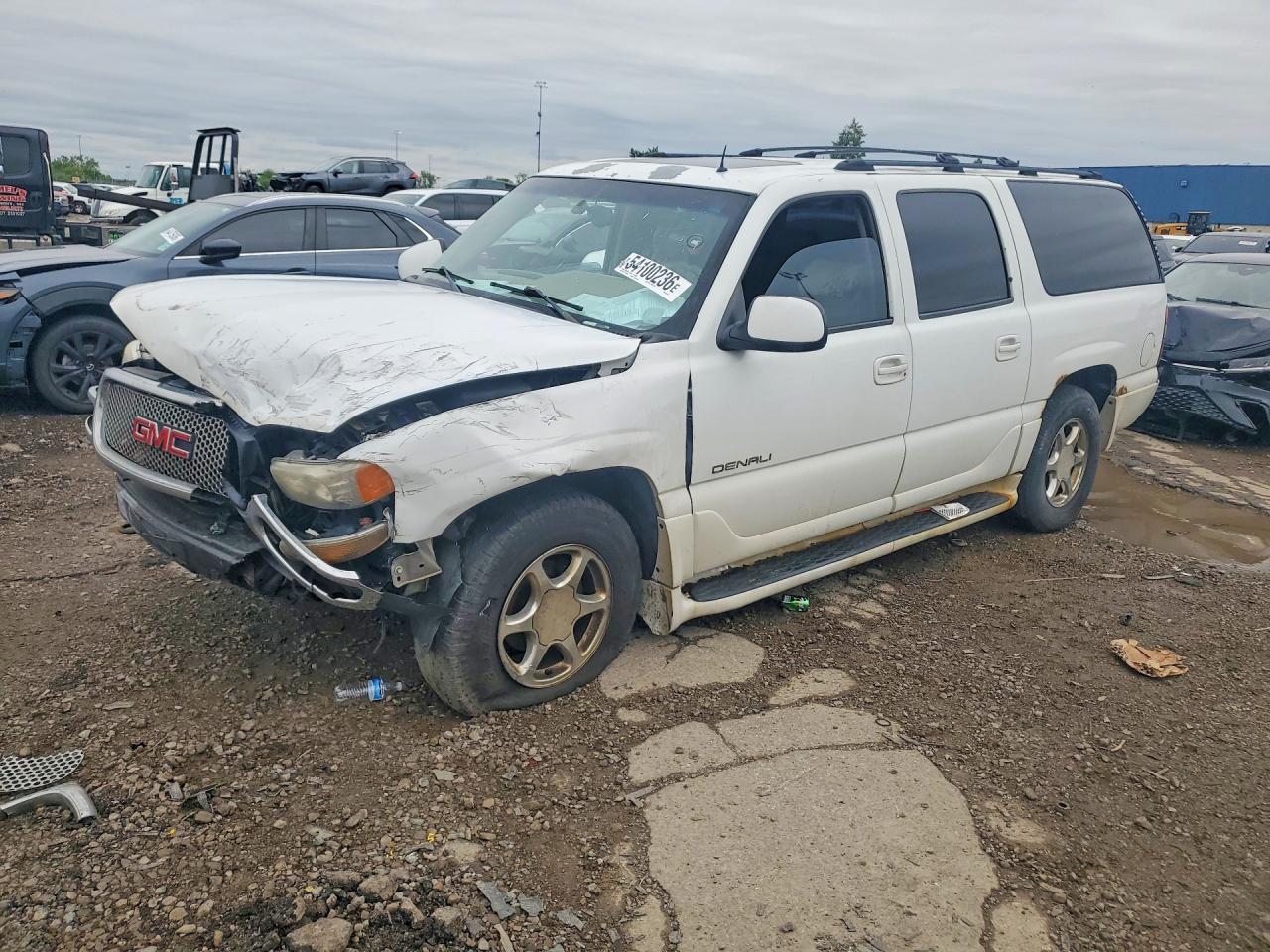 Salvage GMC Denali Image