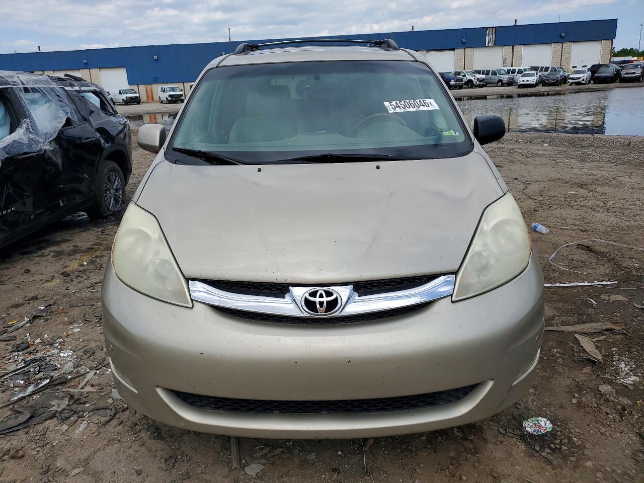 Toyota Sienna Xle Limited 7-passenger