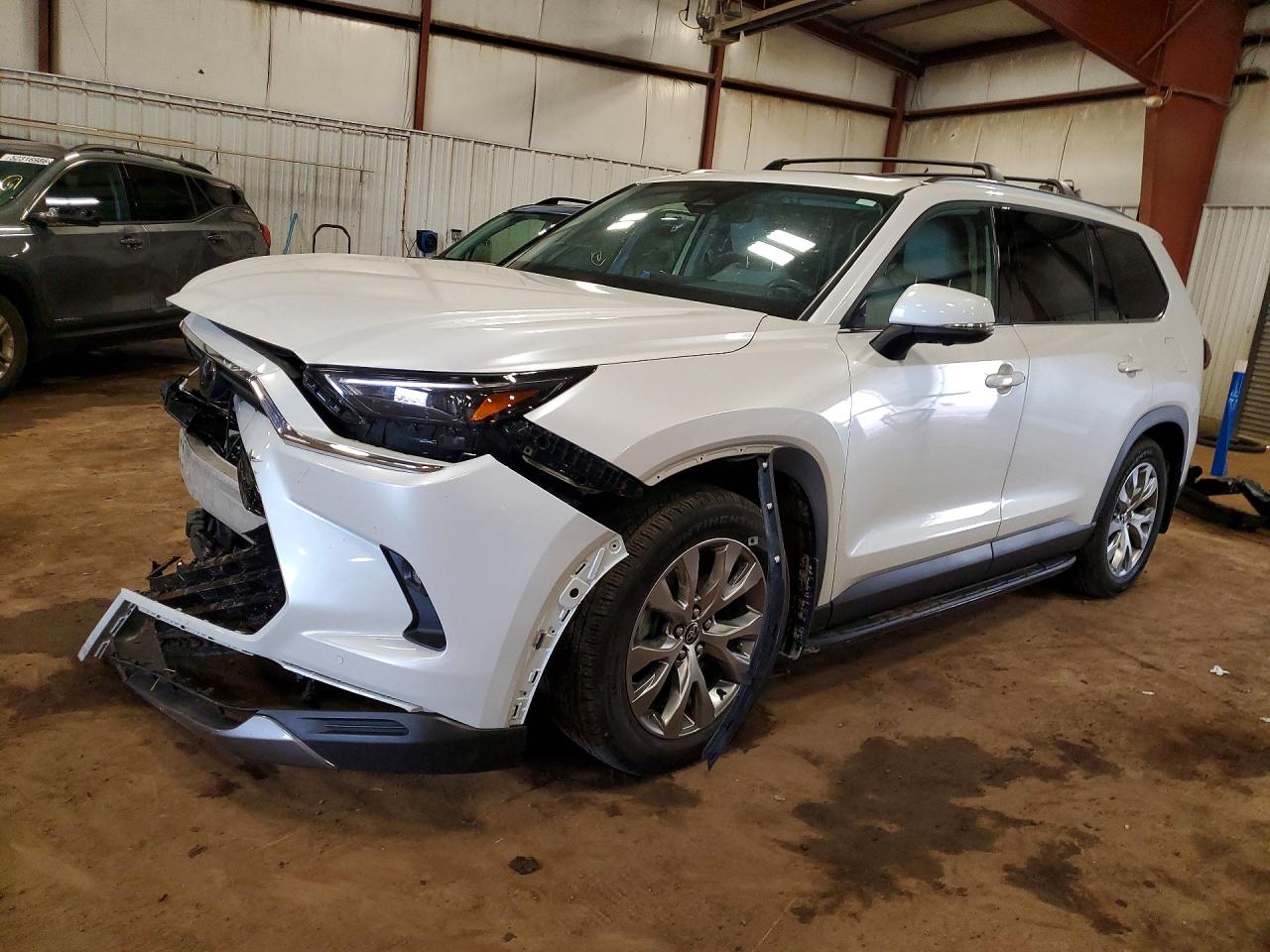 Salvage Toyota Grand Highlander Image