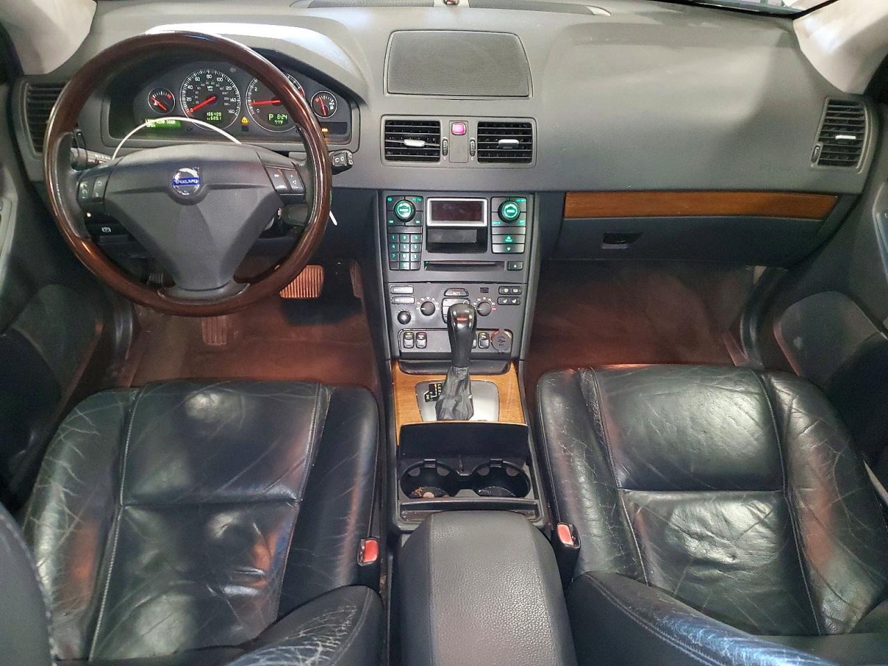 Volvo XC90 V8