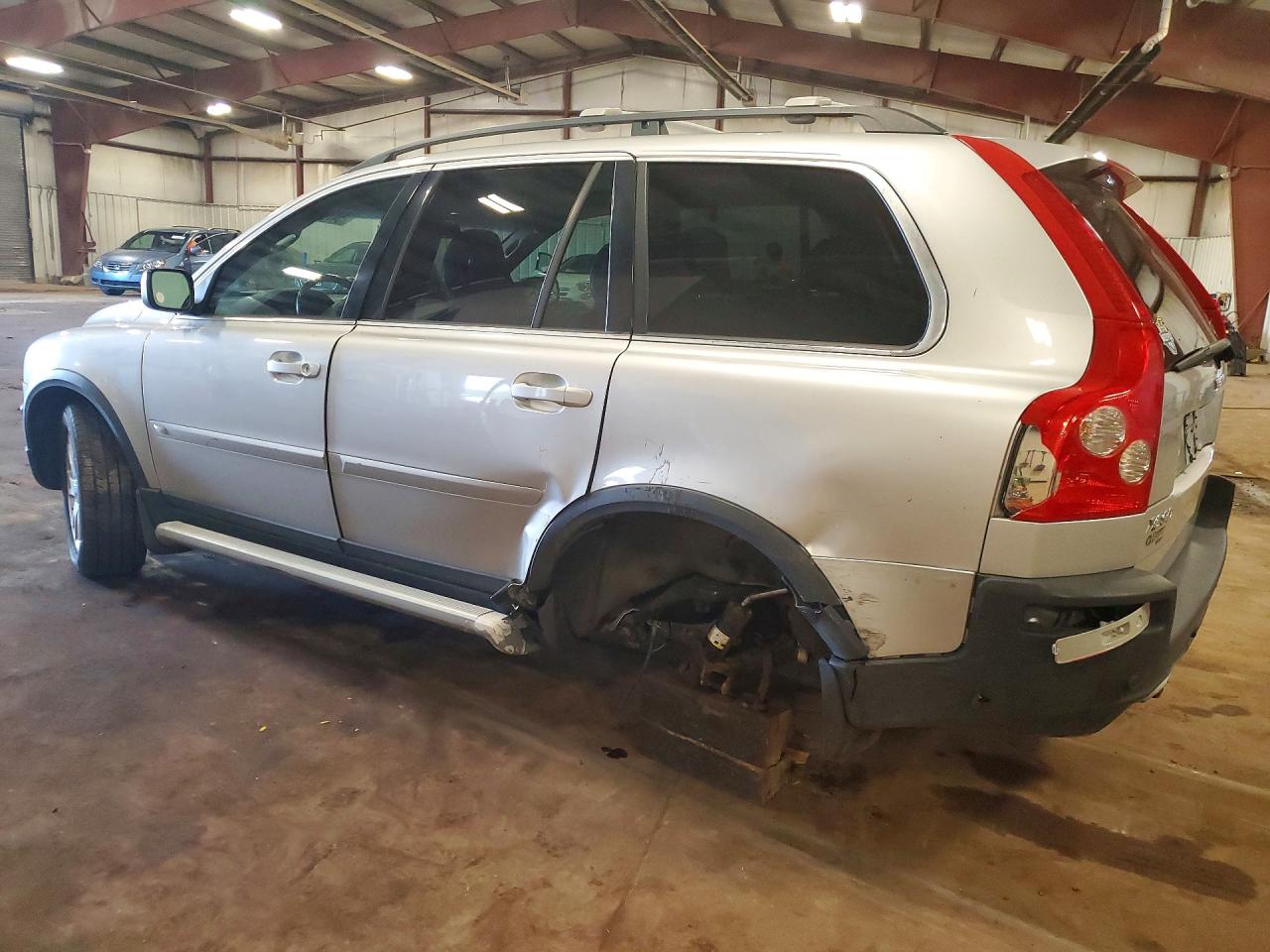 Volvo XC90 V8