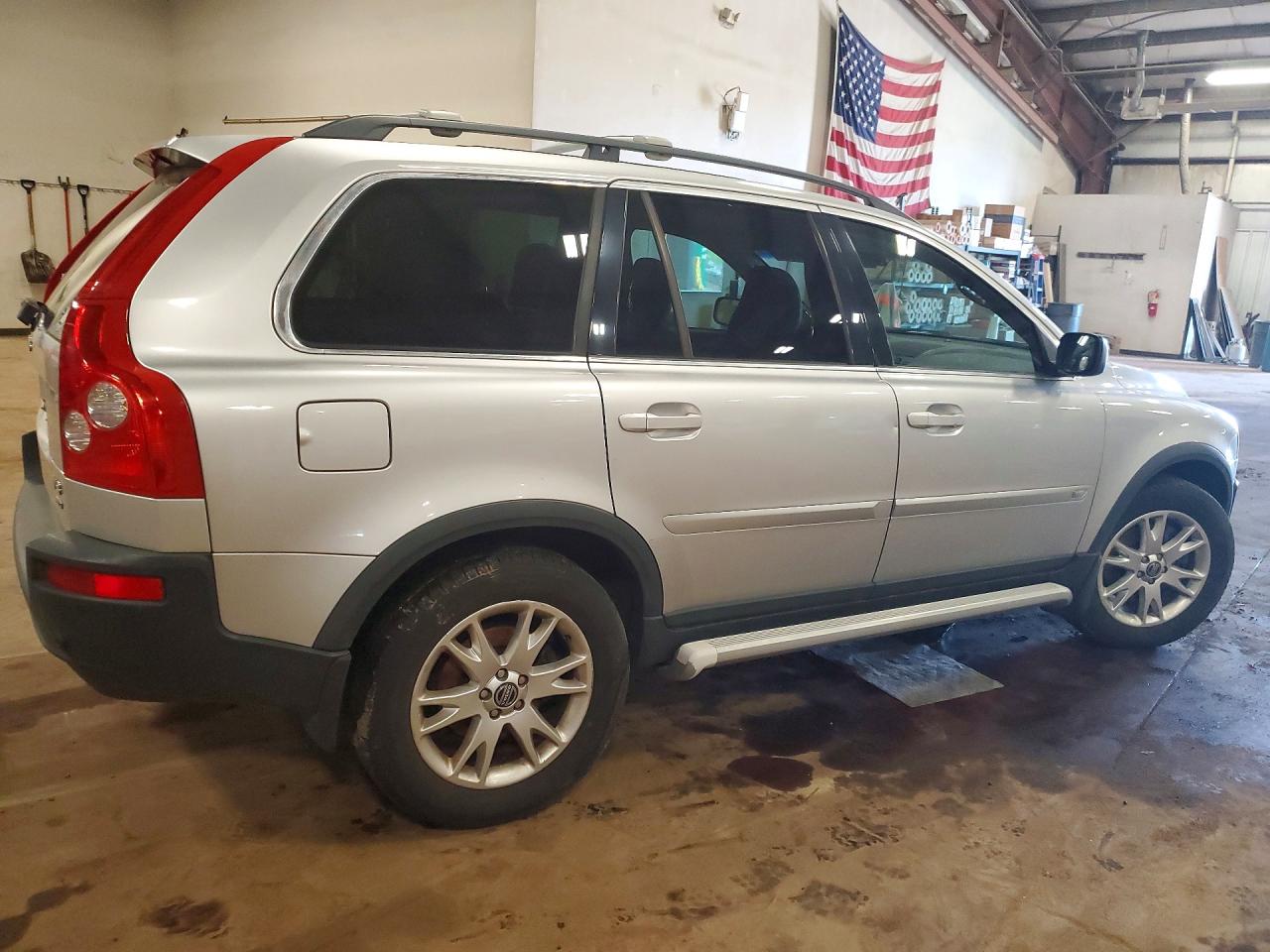 Volvo XC90 V8