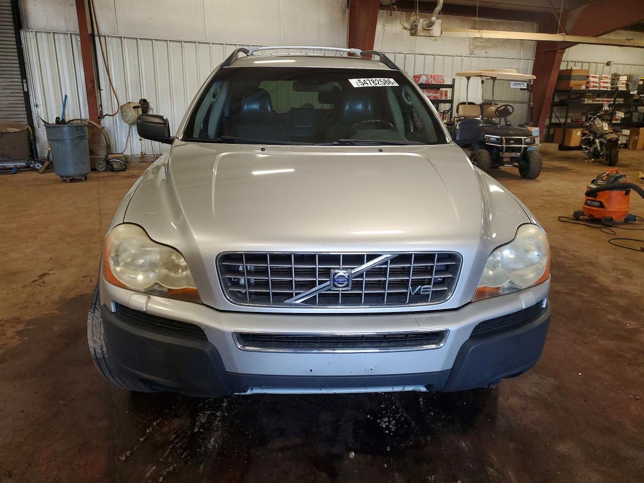 Volvo XC90 V8