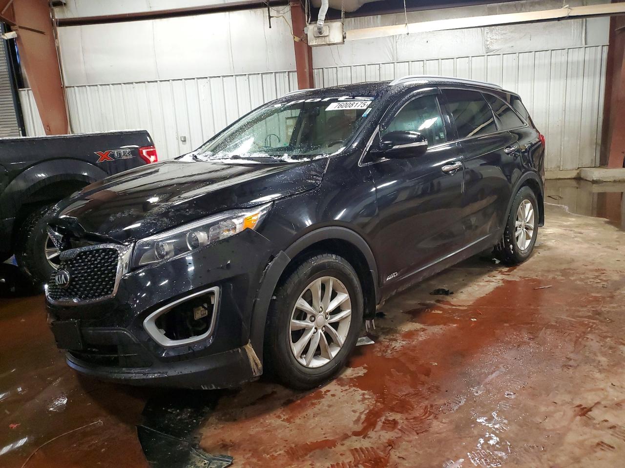 Salvage Kia Sorento Image