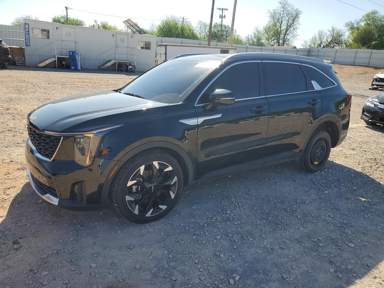 Salvage Kia Sorento Image