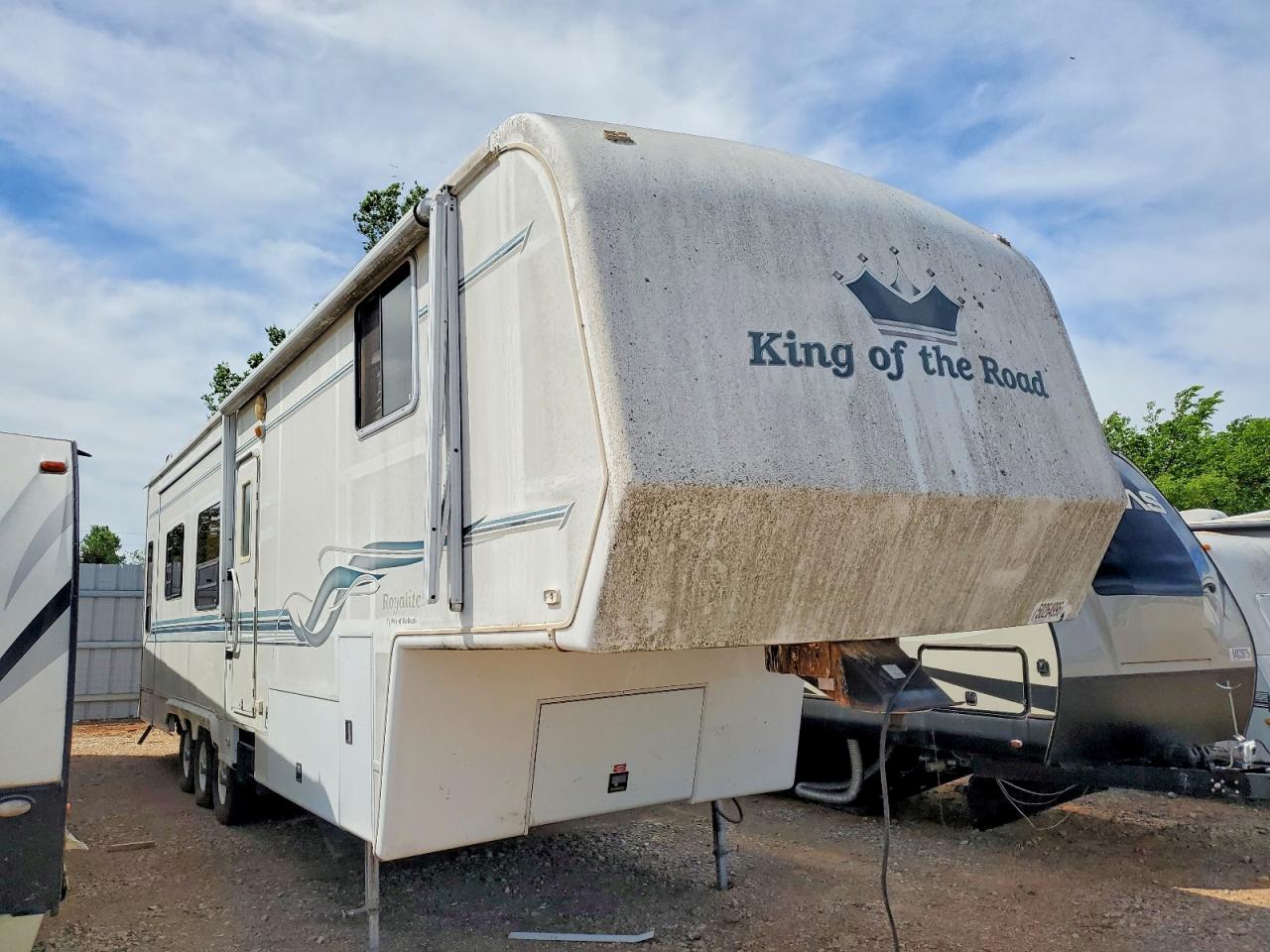 Salvage King Of The Road 5th Wheel Image