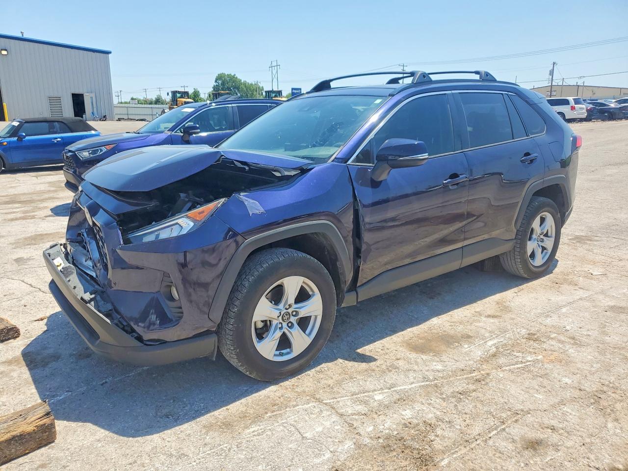 Salvage Toyota RAV4 Image