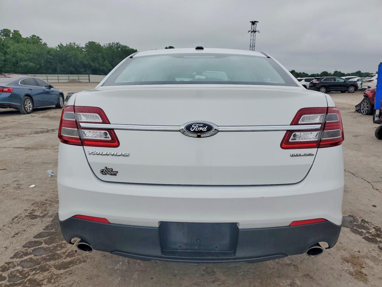 Ford Taurus Se