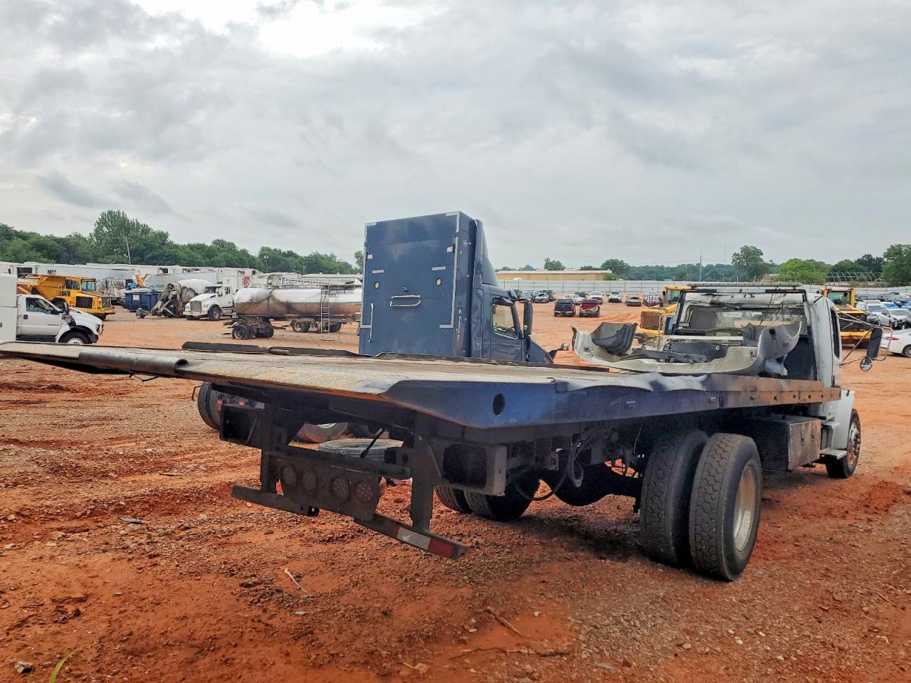 Freightliner M2