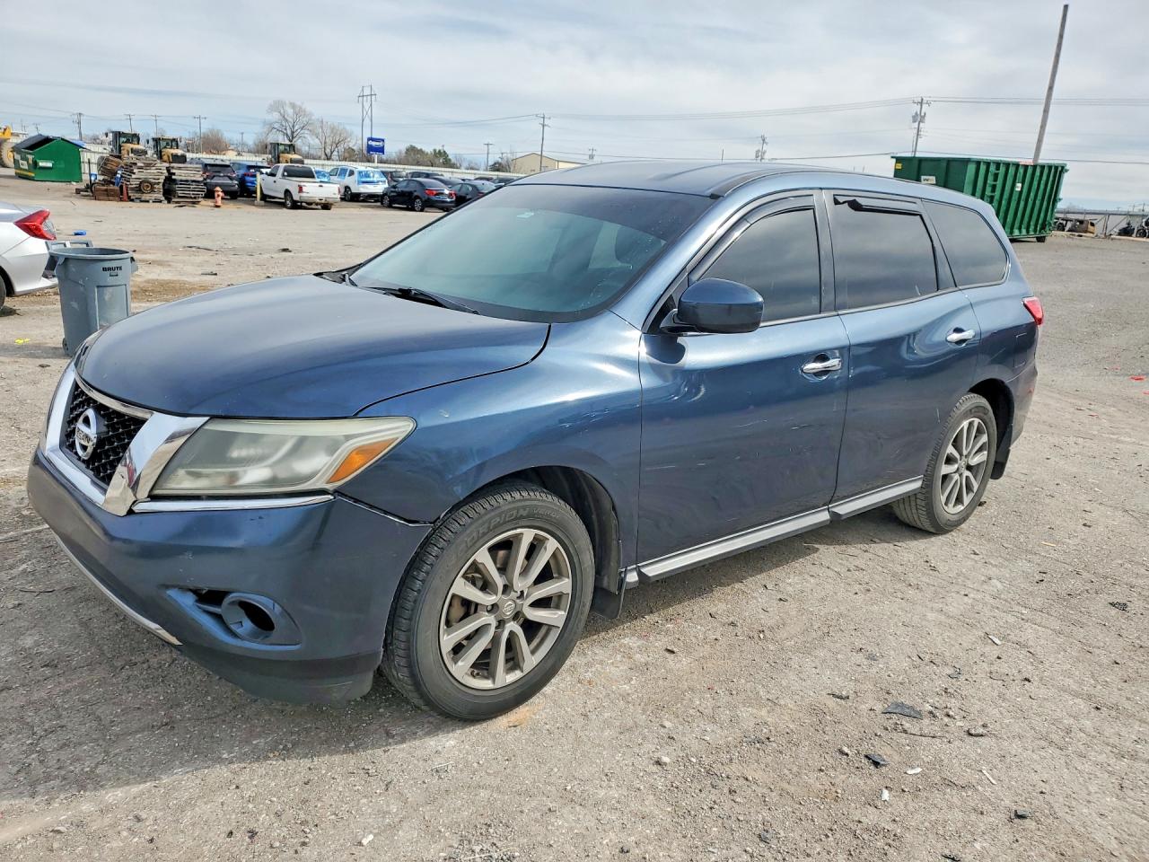 Salvage Nissan Pathfinder Image