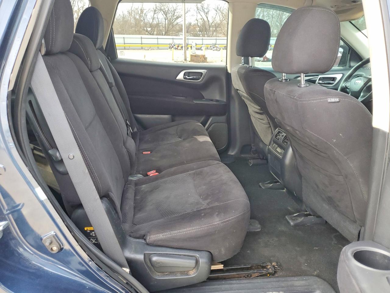 Nissan Pathfinder S