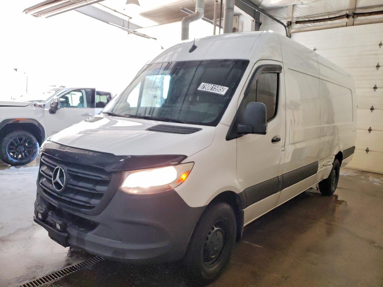 Salvage Mercedes-Benz Sprinter 2 Image