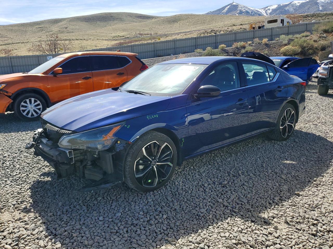 Salvage Nissan Altima Image